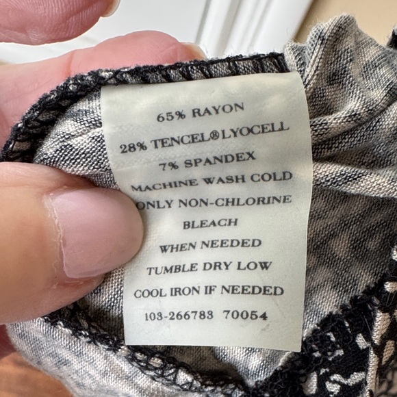 Ann Taylor Sleeveless Cowl Neck Top like new medium Petite - Picture 4 of 5